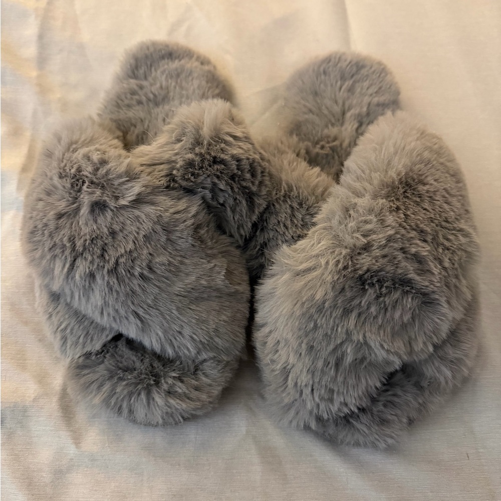 LOFT (Size 7/8) Cozy Plush Fuzzy Slide Slippers - Grey